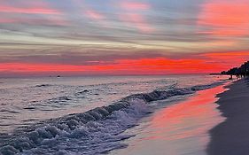 Sunrise Surprise 9Th Floor 2Br 2 Ba King Suite Beach Shuttle, Heated Pool!